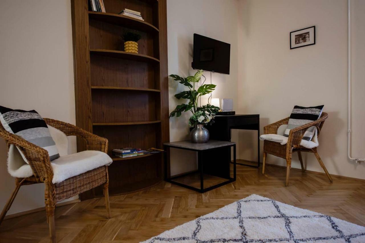 Viola Family Apartman Free Parking Pécs Exterior foto